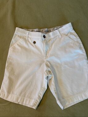 Lee Women’s White Flat Front Chino Shorts